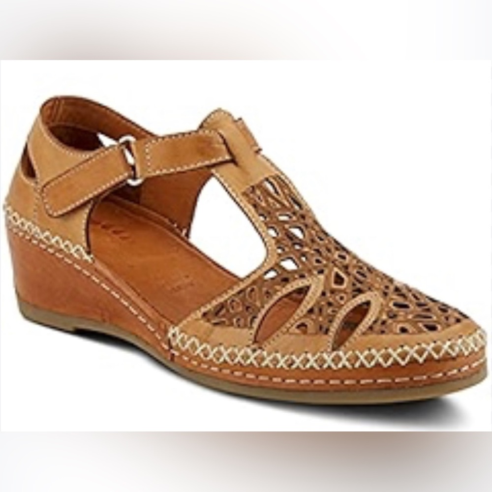 Spring Step Women’s Irin Leather Closed Toe T-strap Sandals Size EU 38 (7.5-8)